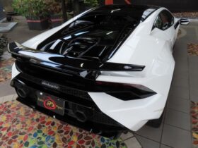 
									Lamborghini Huracan Technica Pearl White/Black 2024′ 4UOS1 full								