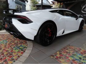 
									Lamborghini Huracan Technica Pearl White/Black 2024′ 4UOS1 full								