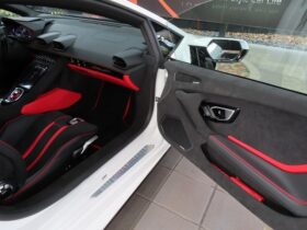 
									Lamborghini Huracan Technica Pearl White/Black 2024′ 4UOS1 full								