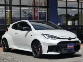 
									TOYOTA Yaris RZ High Performance Pearl White 2024′ 4WTR4 full								