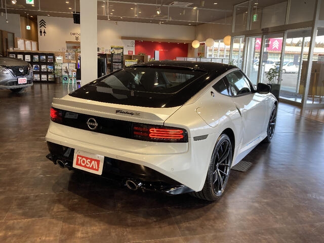 NISSAN Fairlady Z Ver ST Pearl White/Black 2024′ 51DSB