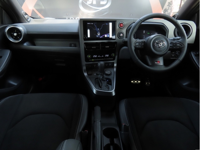 TOYOTA Yaris RZ High Performance GR 8-speed DAT Gray 2024′ 55M9R