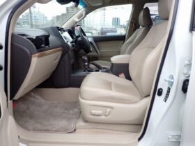 
									TOYOTA Land Cruiser Prado TX L Package Sunroof 7 Seater Pearl White 2021′ 5MJVB full								