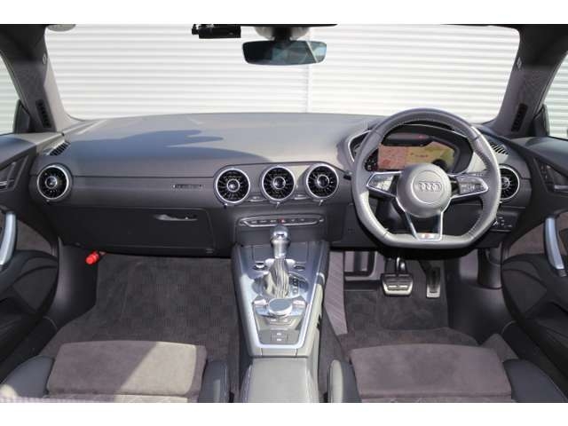 Audi TT 45 TFSI Quattro White 2023′ 5R31L