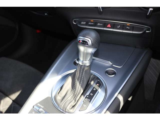 Audi TT 45 TFSI Quattro White 2023′ 5R31L
