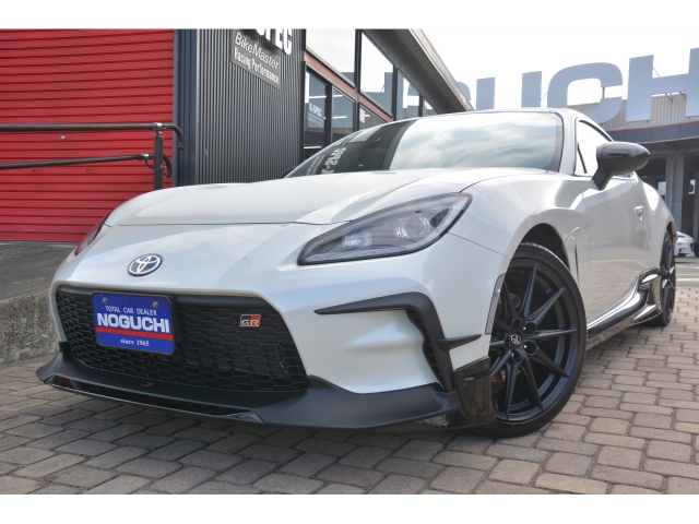 TOYOTA 86 RZ Pearl White 2023′ 631UW