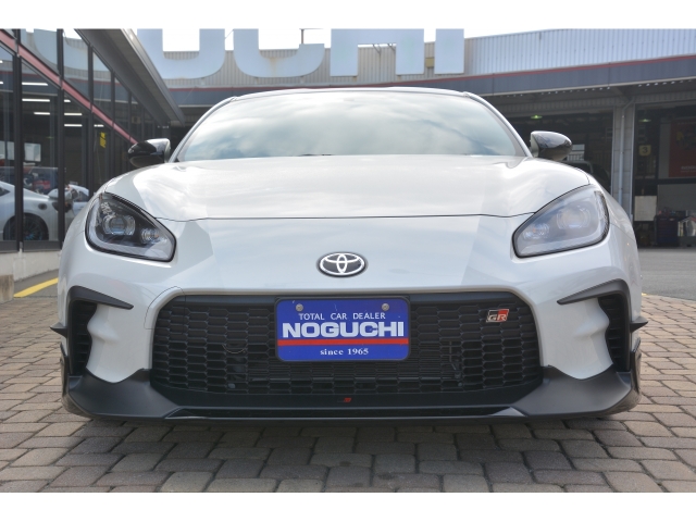 TOYOTA 86 RZ Pearl White 2023′ 631UW