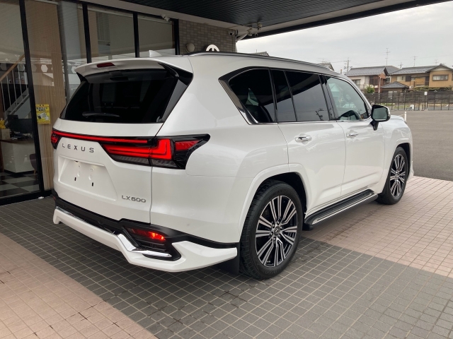 Lexus LX Base Grade   Modelista KIT Pearl White 2023′ 6BMHN