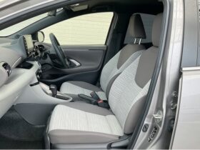 
									TOYOTA Yaris Z Brown 2021′ 6FWWM full								