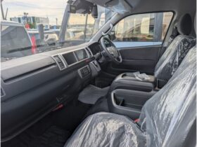 
									TOYOTA Hiace Wagon Grand Cabin Super Long Wide HR Pearl White 2025′ 6TEYG full								