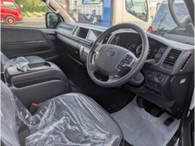 
									TOYOTA Hiace Wagon Grand Cabin Super Long Wide HR Pearl White 2025′ 6TEYG full								