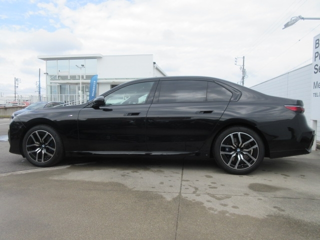BMW 7 Series 740d xDrive M Sport Black 2024′ 6VK6Q
