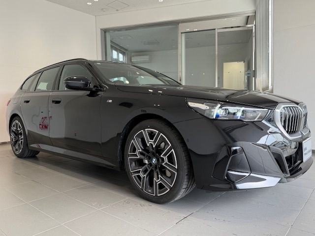 BMW 5 Series 523d xDrive M Sport Black 2024′ 6VK6Y