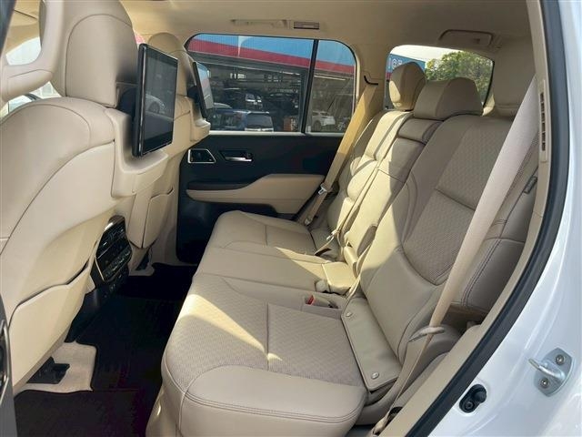 TOYOTA Land Cruiser Wagon 3.5 ZX JBL Sound 7 Person Pearl White 2024′ 6VWQ0