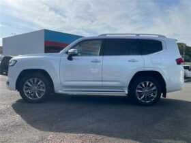 
									TOYOTA Land Cruiser Wagon 3.5 ZX JBL Sound 7 Person Pearl White 2024′ 6VWQ0 full								