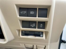 
									TOYOTA Land Cruiser Wagon 3.5 ZX JBL Sound 7 Person Pearl White 2024′ 6VWQ0 full								