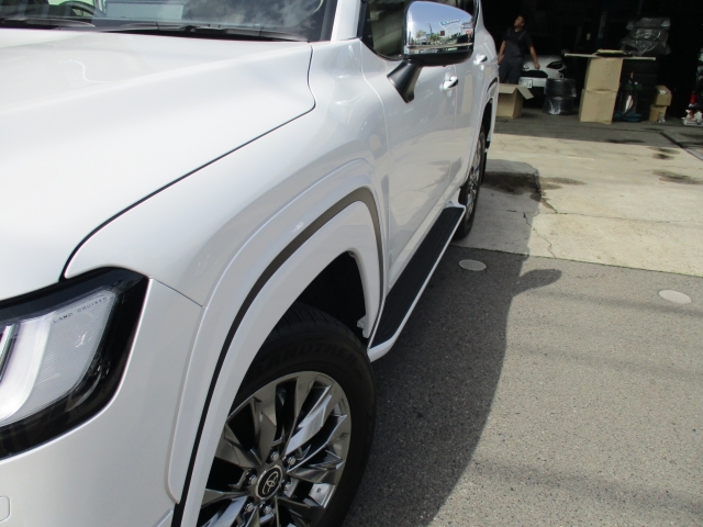 TOYOTA Land Cruiser Wagon ZX Pearl White/Pearl White 2023′ 6X24V