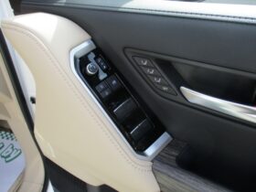 
									TOYOTA Land Cruiser Wagon ZX Pearl White/Pearl White 2023′ 6X24V full								