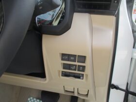 
									TOYOTA Land Cruiser Wagon ZX Pearl White/Pearl White 2023′ 6X24V full								