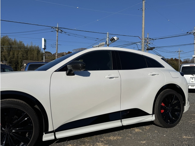 TOYOTA Crown Sport 2.5 Z E-Four 4WD Pearl White 2023′ 76LNZ