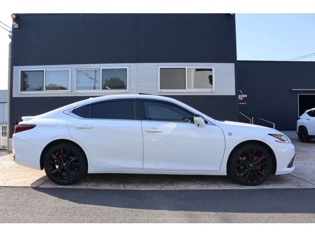 Lexus ES F Sport Pearl White 2023′ 7AT3H