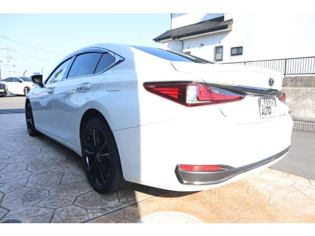 Lexus ES F Sport Pearl White 2023′ 7AT3H