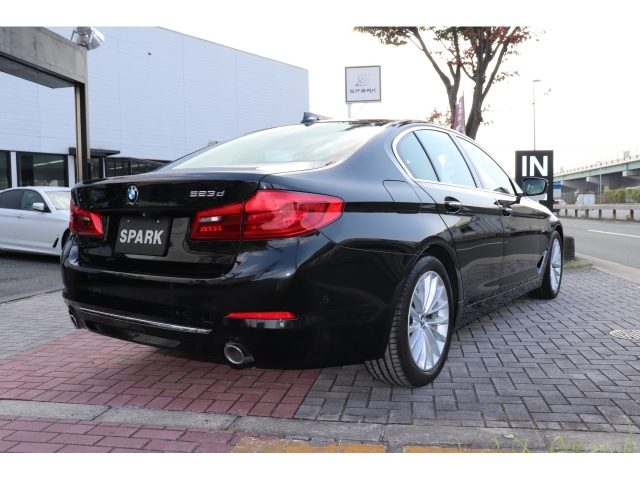 BMW 5 Series 523d Luxury Black 2017′ 7Q7FU