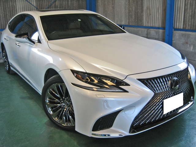 Lexus LS Executive Pearl White 2017′ 7SCLJ