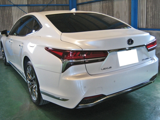 Lexus LS Executive Pearl White 2017′ 7SCLJ