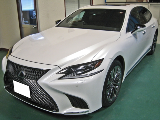 Lexus LS Executive Pearl White 2017′ 7SCLJ