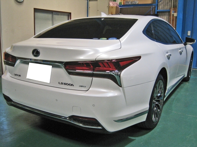 Lexus LS Executive Pearl White 2017′ 7SCLJ