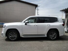 
									TOYOTA Land Cruiser Wagon ZX Pearl White 2023′ 7TUPX full								