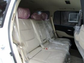 
									TOYOTA Land Cruiser Wagon ZX Pearl White 2023′ 7TUPX full								