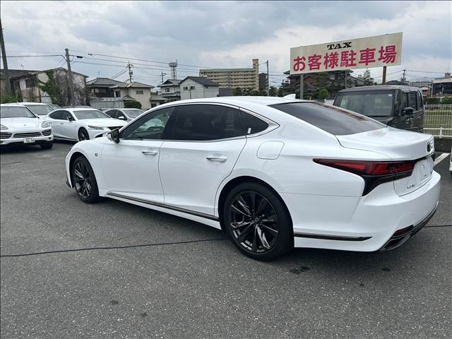 Lexus LS F Sport Pearl White 2022′ 7U6VY