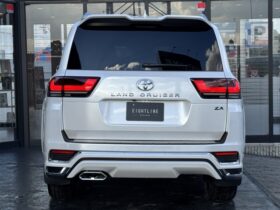 
									TOYOTA Land Cruiser Wagon ZX Pearl White 2023′ 89HVM full								