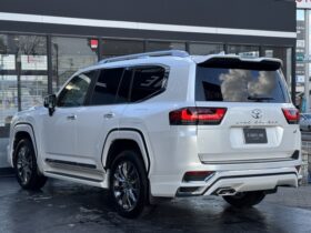 
									TOYOTA Land Cruiser Wagon ZX Pearl White 2023′ 89HVM full								