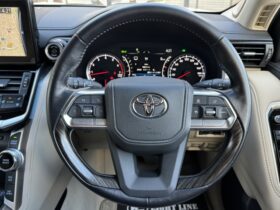 
									TOYOTA Land Cruiser Wagon ZX Pearl White 2023′ 89HVM full								