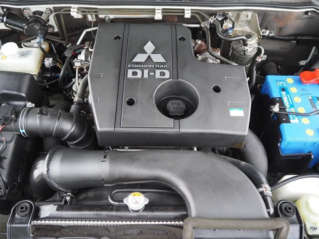 MITSUBISHI Pajero Exceed Pearl White 2017′ 8FI5F