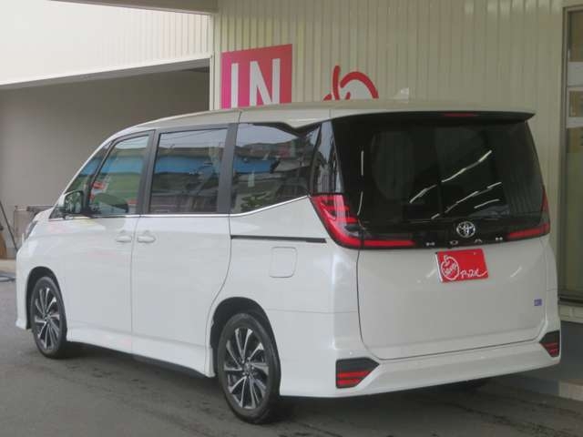 TOYOTA Noah S-Z Pearl White 2023′ 8FION