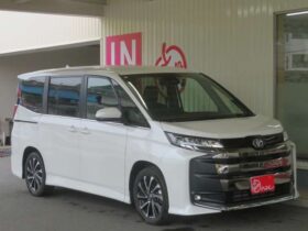 
									TOYOTA Noah S-Z Pearl White 2023′ 8FION full								