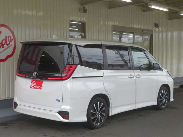 TOYOTA Noah S-Z Pearl White 2023′ 8FION