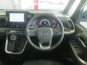 
									TOYOTA Noah S-Z Pearl White 2023′ 8FION full								