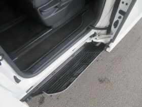 
									TOYOTA Noah S-Z Pearl White 2023′ 8FION full								