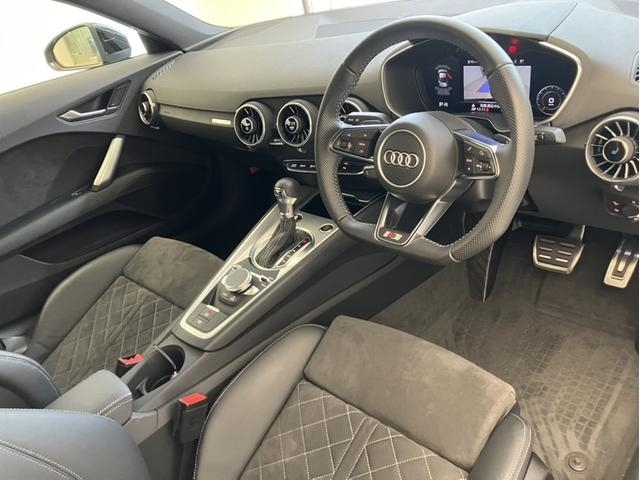 Audi TT 40 TFSI S Line Package Black 2022′ 8LYIT
