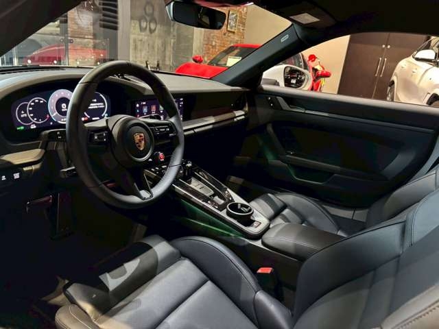 Porsche 911 Carrera White 2025′ 8LZJE
