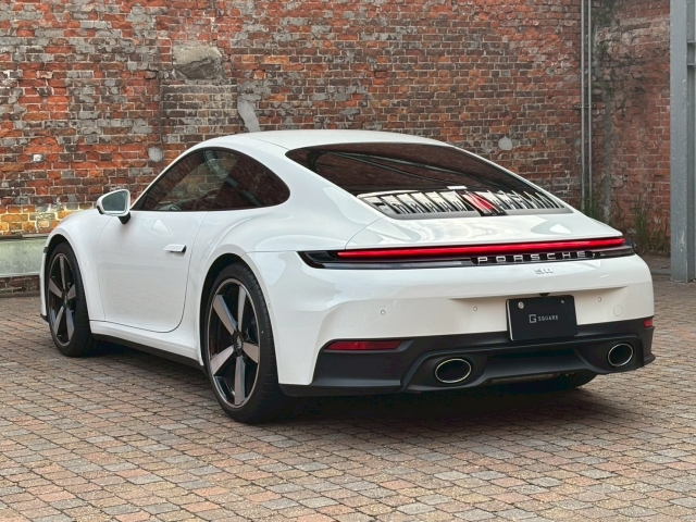 Porsche 911 Carrera White 2025′ 8LZJE