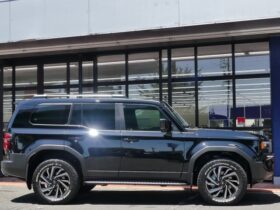
									TOYOTA Land Cruiser Wagon ZX Black 2024′ 8NUV8 full								