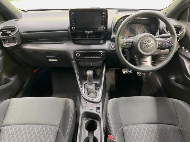 TOYOTA Yaris RS Pearl White 2021′ 8O2QU