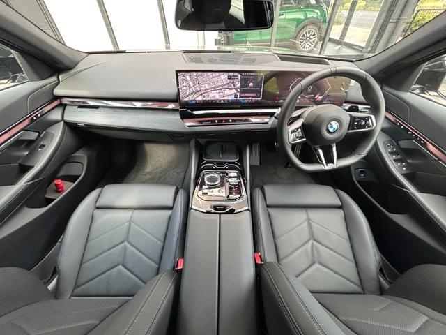 BMW 5 Series 523d xDrive M Sport Black 2024′ 8WFJ4