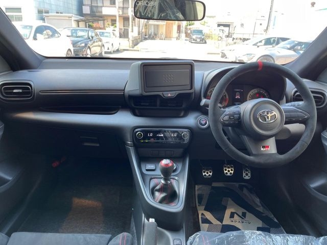 TOYOTA Yaris GRMN Rally Package Pearl White 2023′ 8YSIY